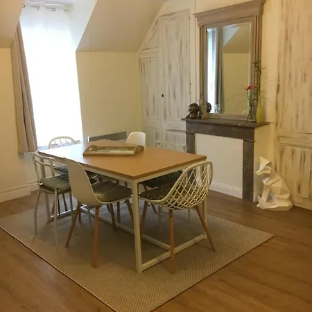 Les Remparts Apartment *