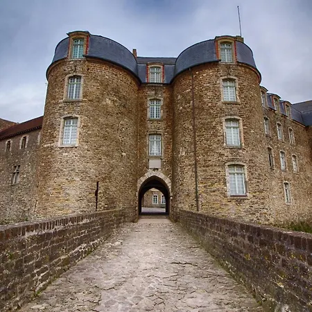 Les Remparts Apartment *